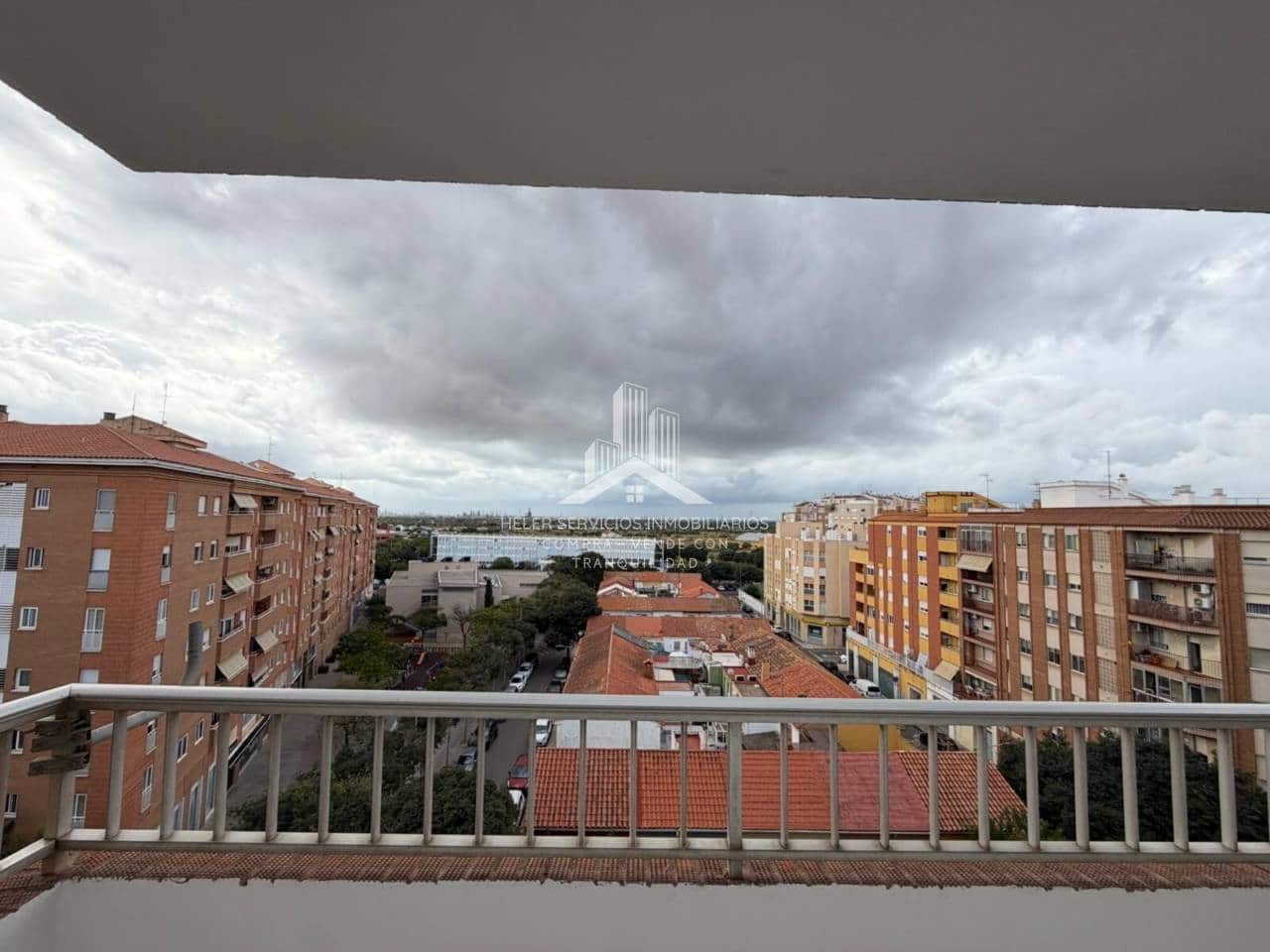 4 slaapkamer Flat te huur in Castello de la Plana - € 1.200 (Ref: 10034767)