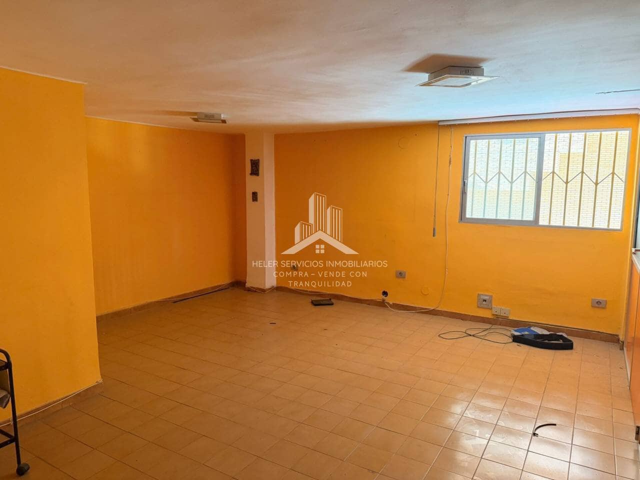 3 bedroom Office for sale in Castello de la Plana - € 75,000 (Ref: 9844737)