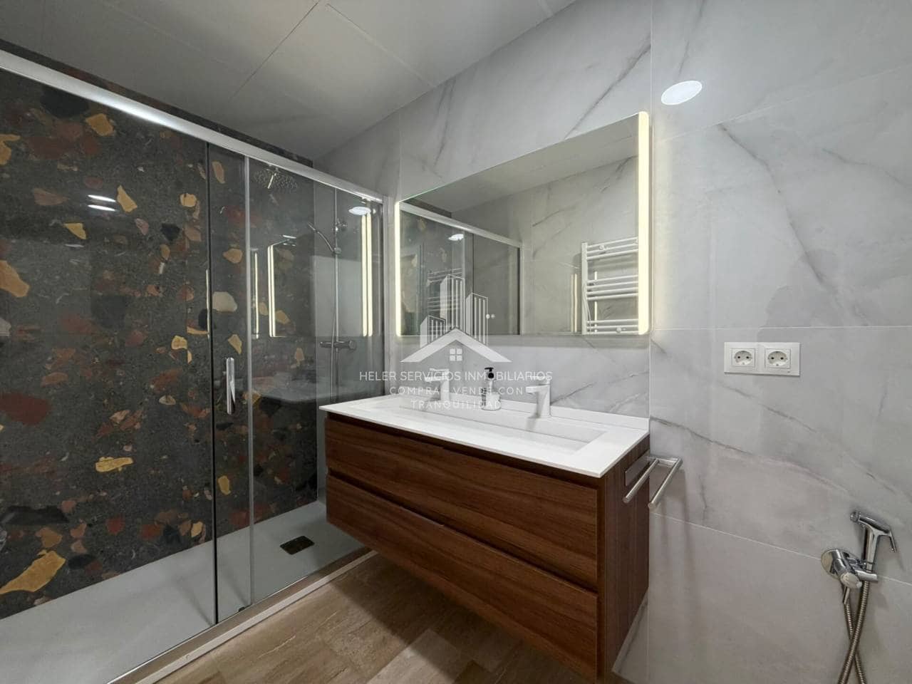 Piso de 3 habitaciones en Castelló de la Plana en alquiler con garaje - 1.500 € (Ref: 9844744)