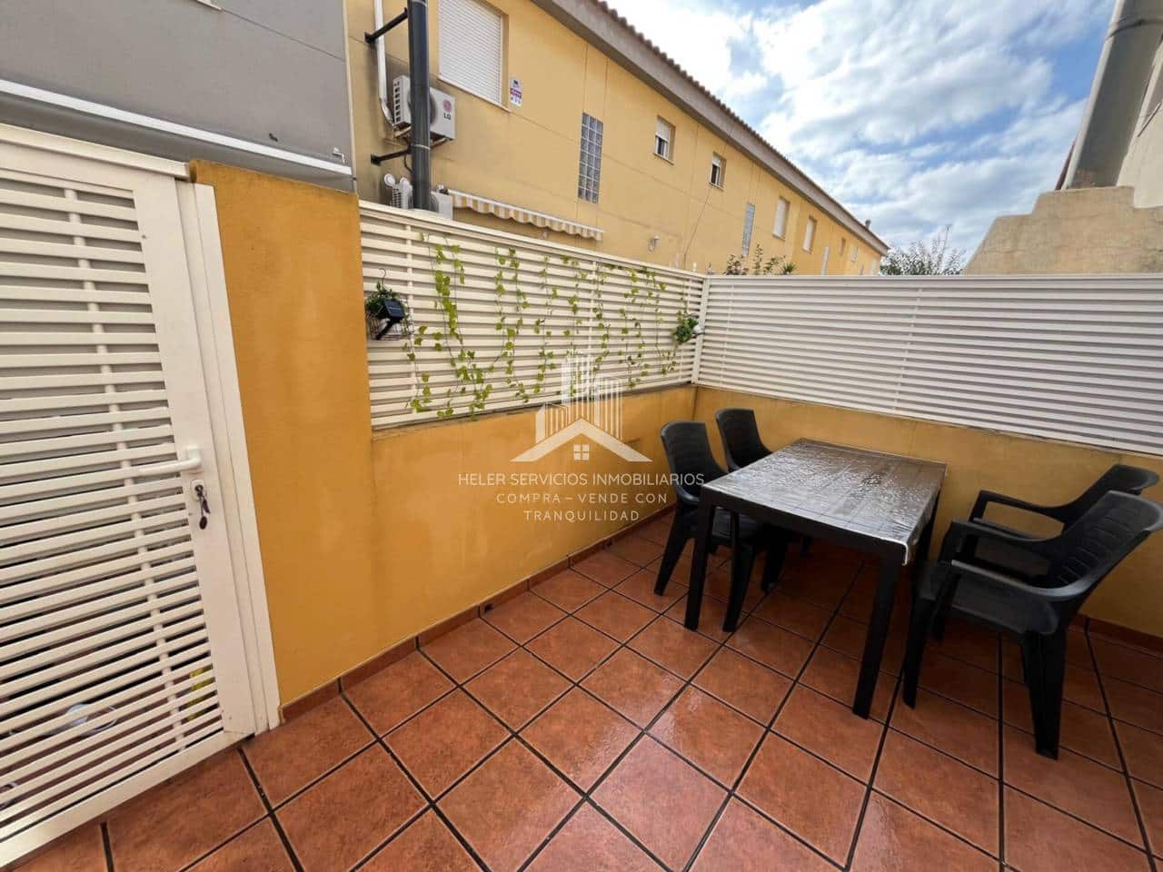 3 slaapkamer Rijtjeshuis te koop in Almassora / Almazora met zwembad garage - € 150.000 (Ref: 9844746)