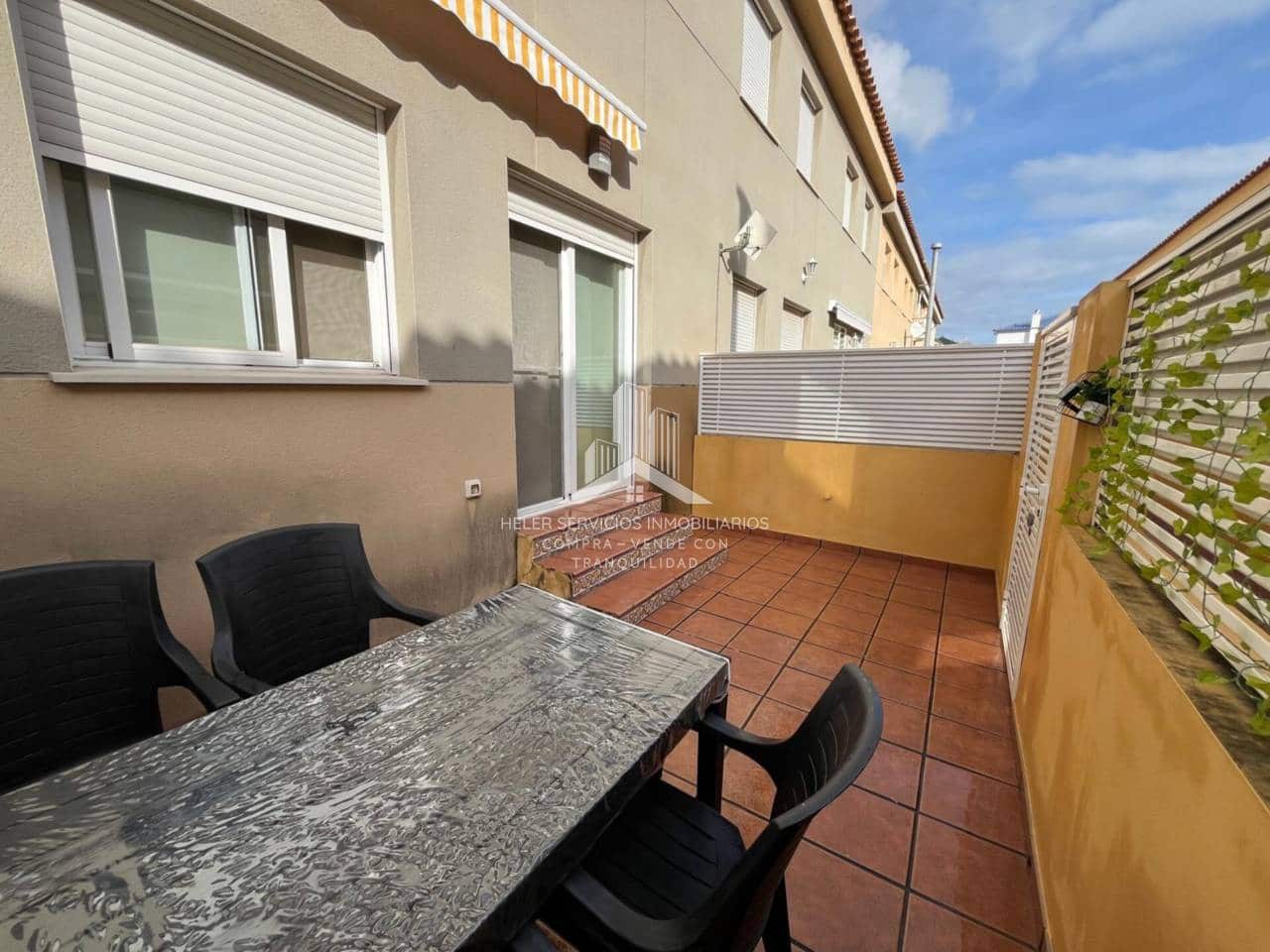 3 slaapkamer Rijtjeshuis te koop in Almassora / Almazora met zwembad garage - € 150.000 (Ref: 9844746)