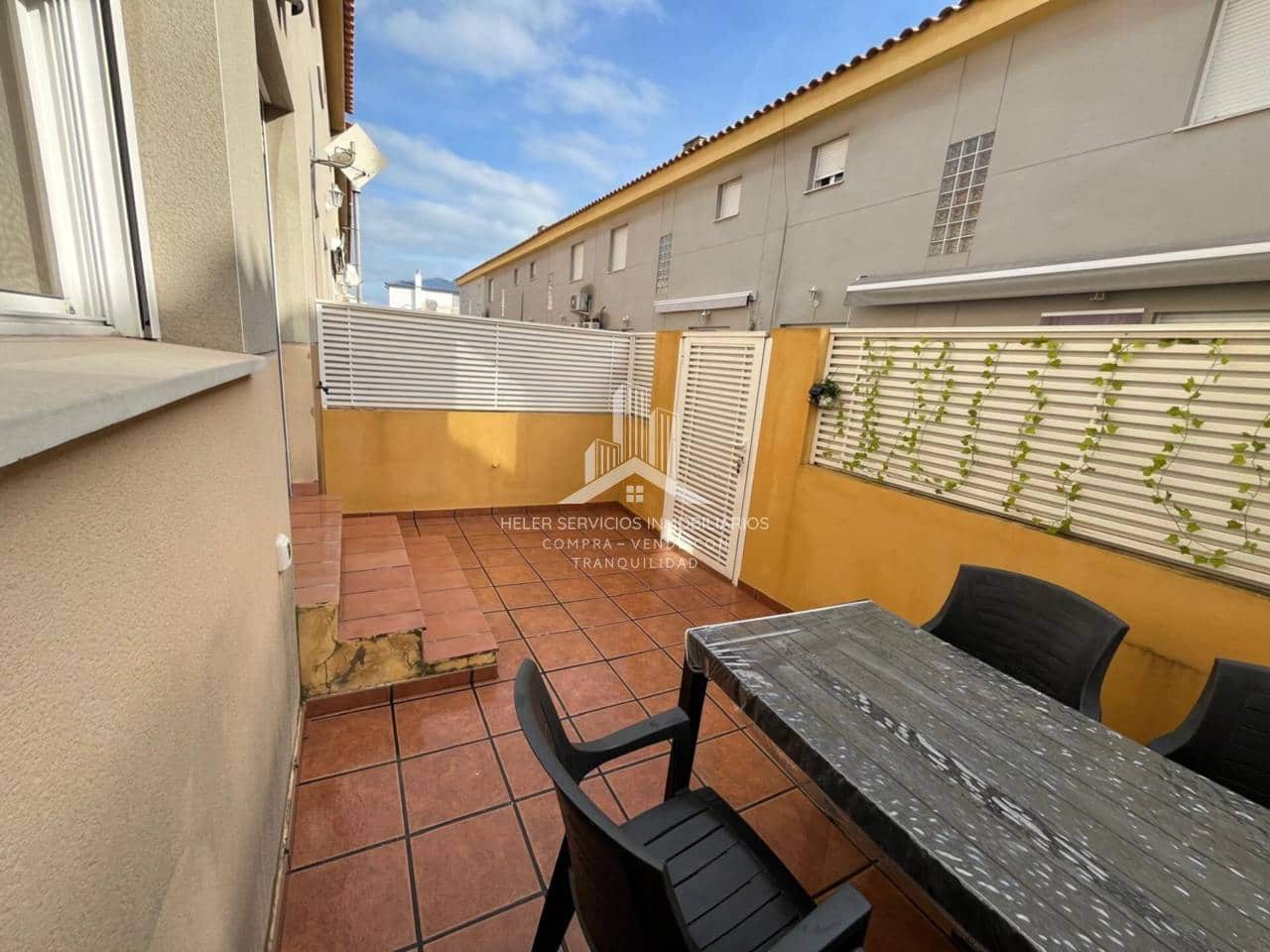 3 slaapkamer Rijtjeshuis te koop in Almassora / Almazora met zwembad garage - € 150.000 (Ref: 9844746)