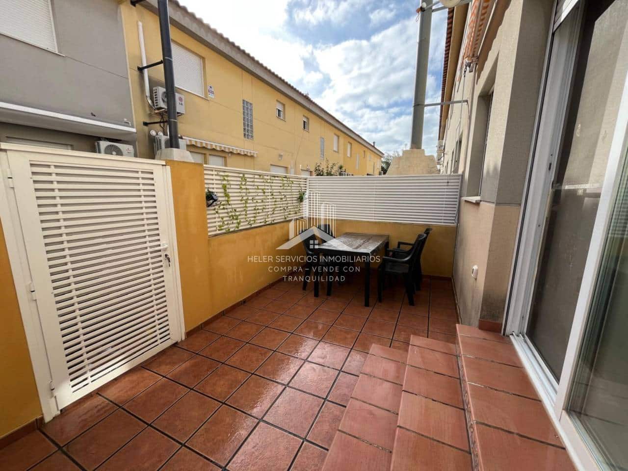 3 slaapkamer Rijtjeshuis te koop in Almassora / Almazora met zwembad garage - € 150.000 (Ref: 9844746)