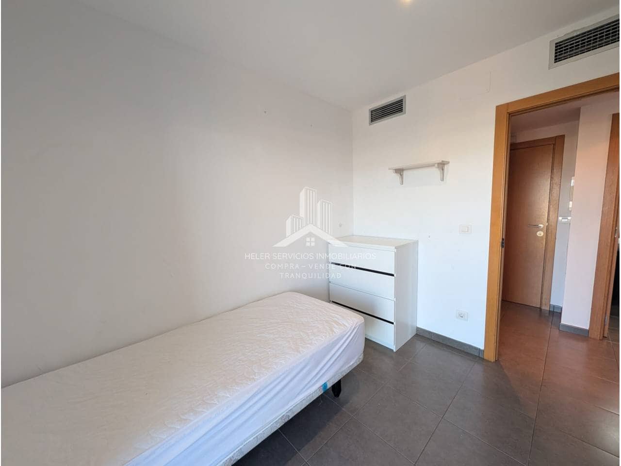2 bedroom Flat for sale in Castello de la Plana with garage - € 205,000 (Ref: 9844748)