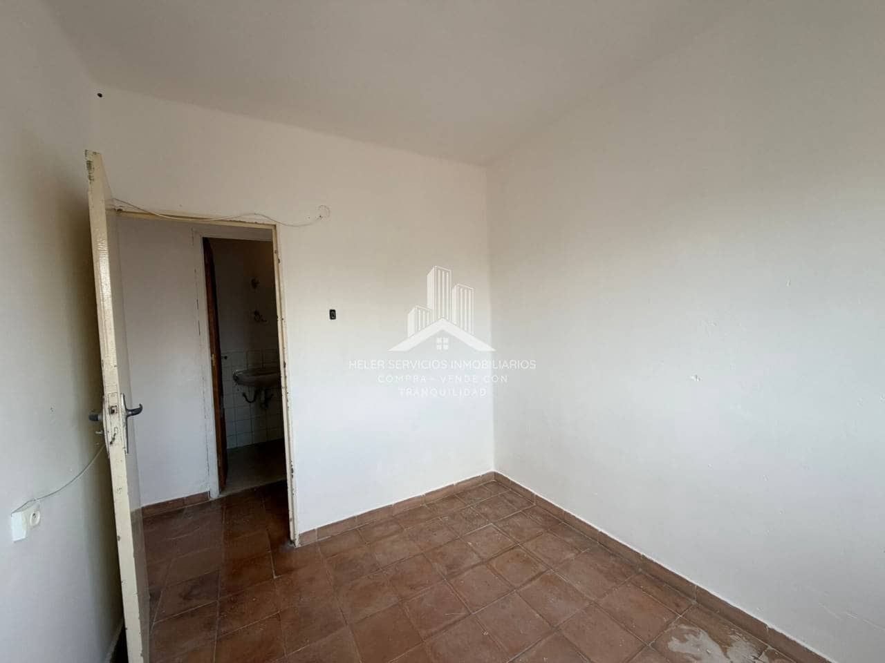 3 bedroom Flat for sale in Castello de la Plana - € 125,000 (Ref: 9844749)