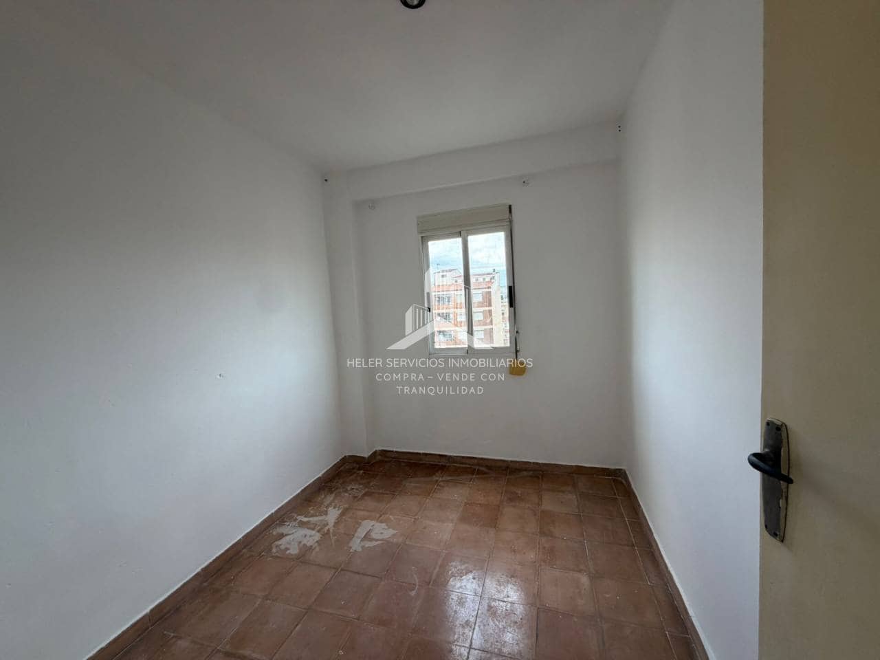 3 bedroom Flat for sale in Castello de la Plana - € 125,000 (Ref: 9844749)