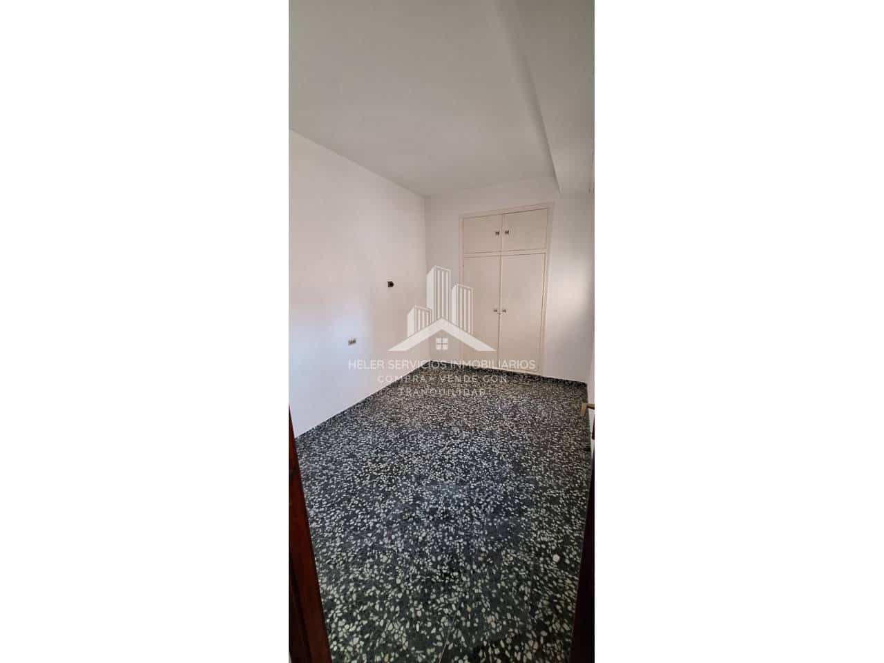 4 bedroom Flat for sale in Vila-real - € 118,000 (Ref: 9844753)