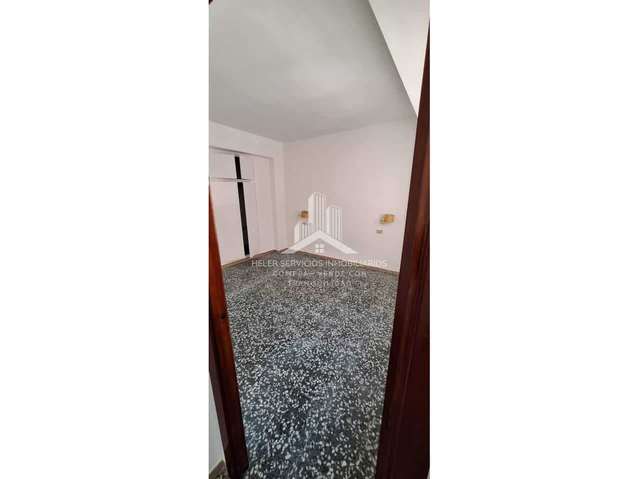 4 bedroom Flat for sale in Vila-real - € 118,000 (Ref: 9844753)