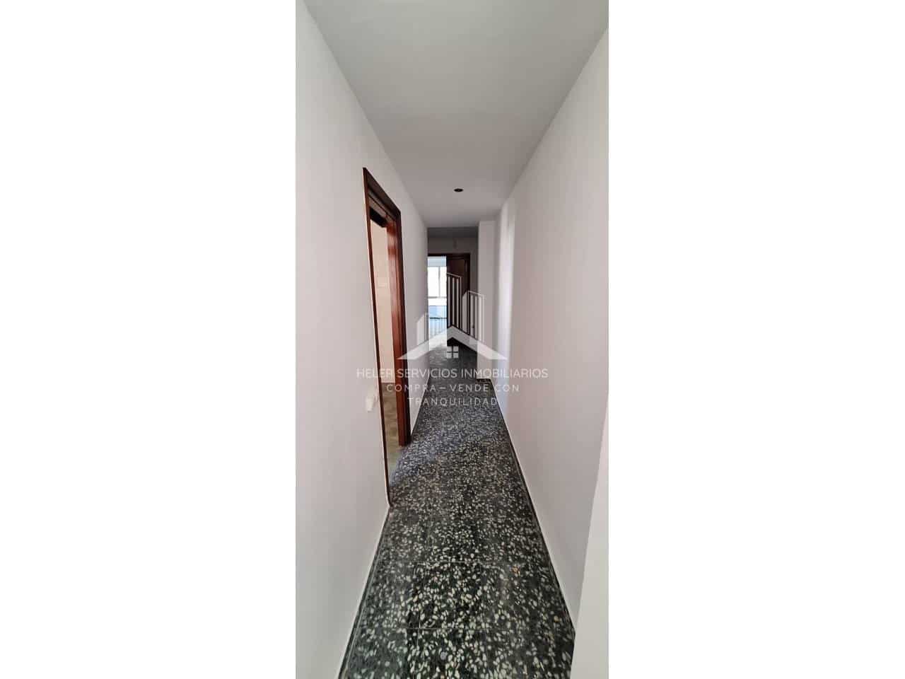 4 bedroom Flat for sale in Vila-real - € 118,000 (Ref: 9844753)