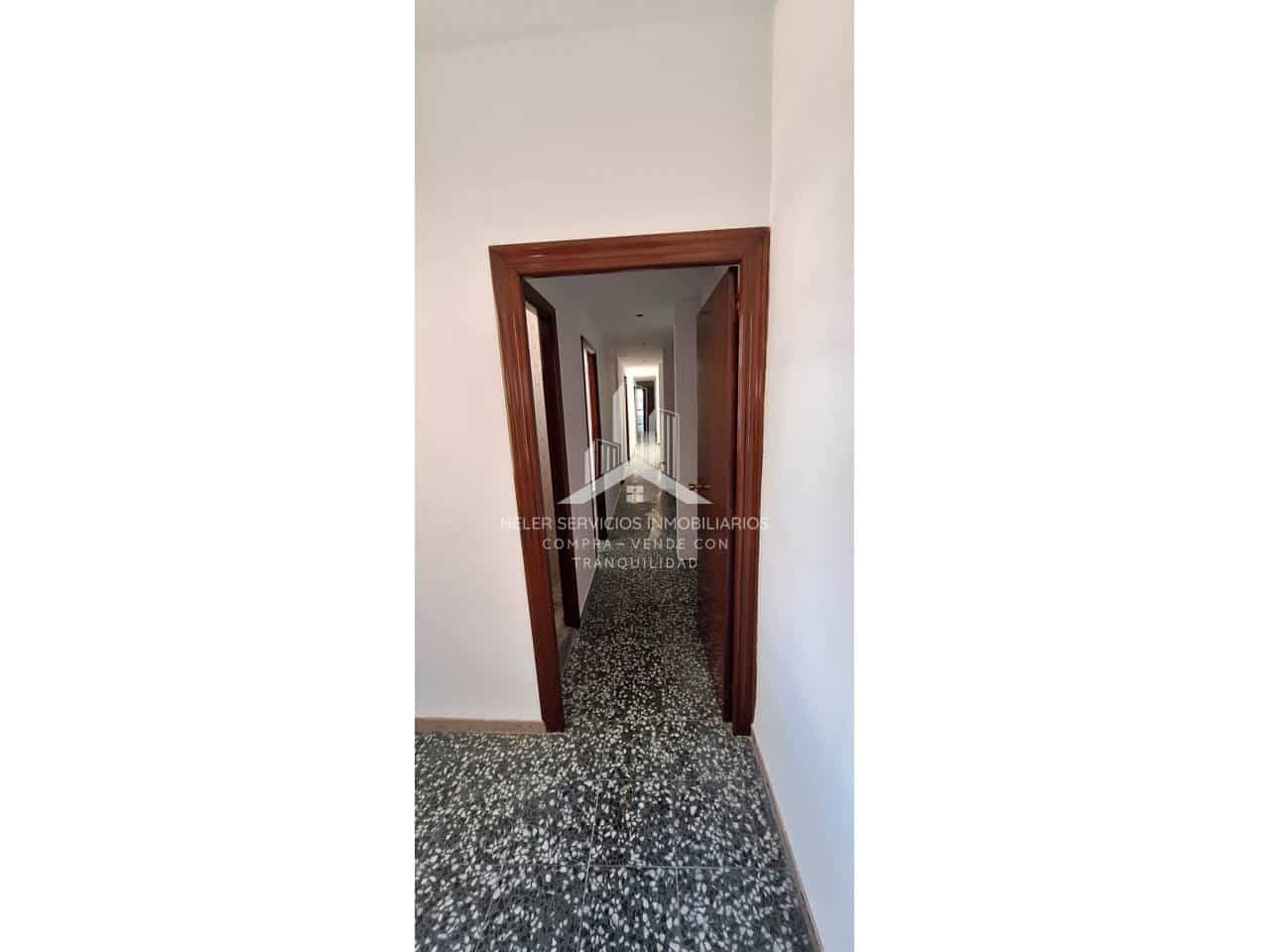 4 bedroom Flat for sale in Vila-real - € 118,000 (Ref: 9844753)
