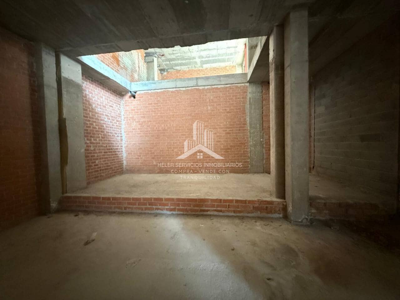 Commercial for sale in Castello de la Plana - € 94,000 (Ref: 9844754)