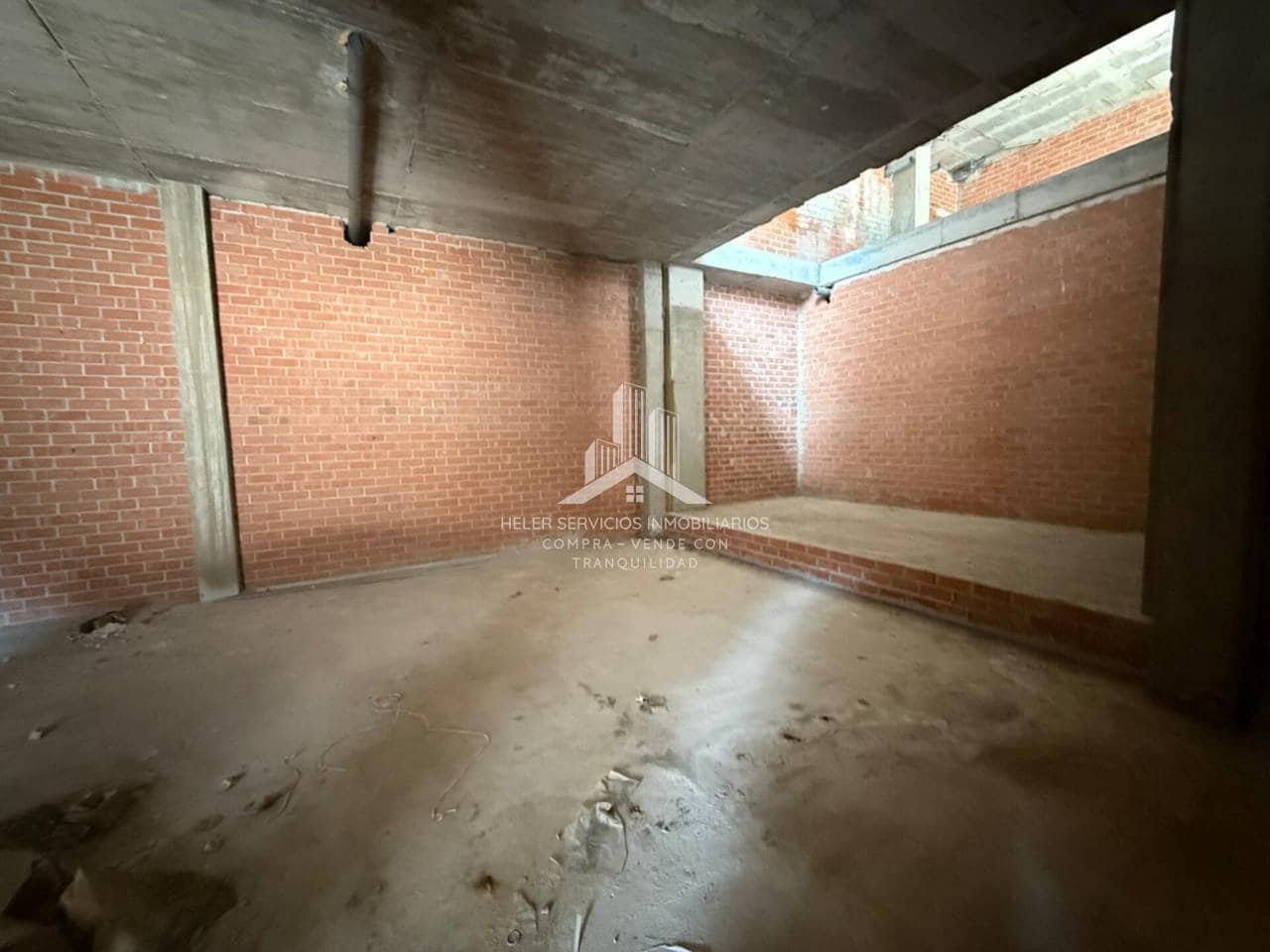 Commercial for sale in Castello de la Plana - € 94,000 (Ref: 9844754)