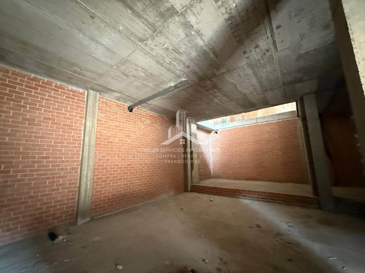 Commercial for sale in Castello de la Plana - € 94,000 (Ref: 9844754)