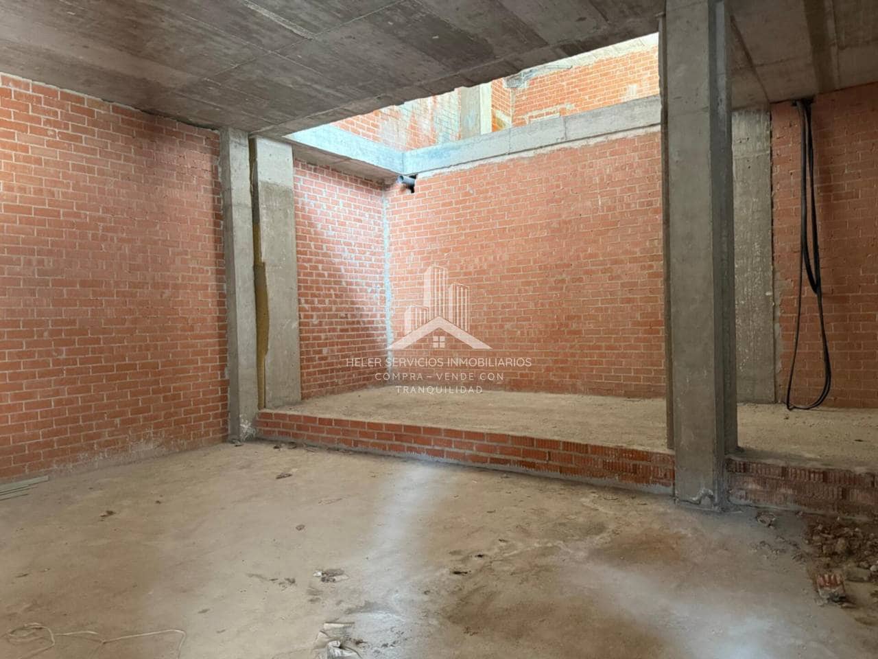 Commercial for sale in Castello de la Plana - € 94,000 (Ref: 9844754)