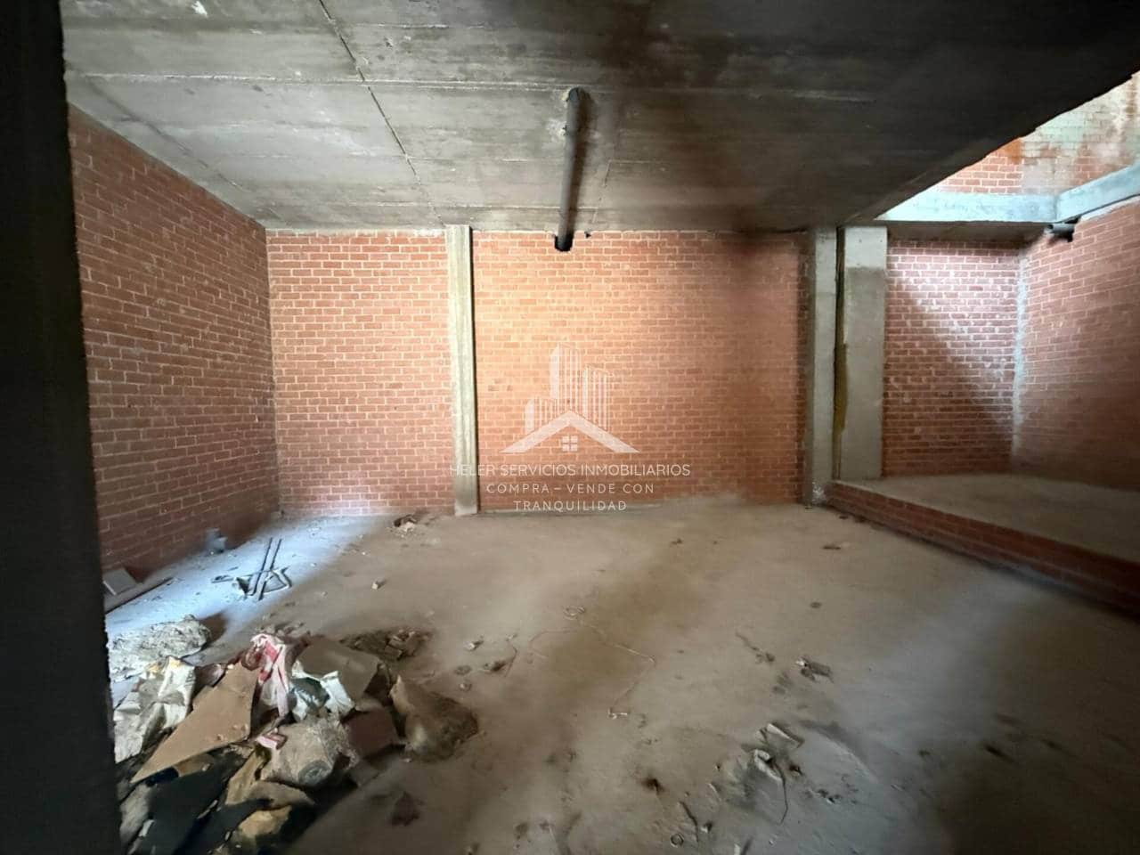 Commercial for sale in Castello de la Plana - € 94,000 (Ref: 9844754)