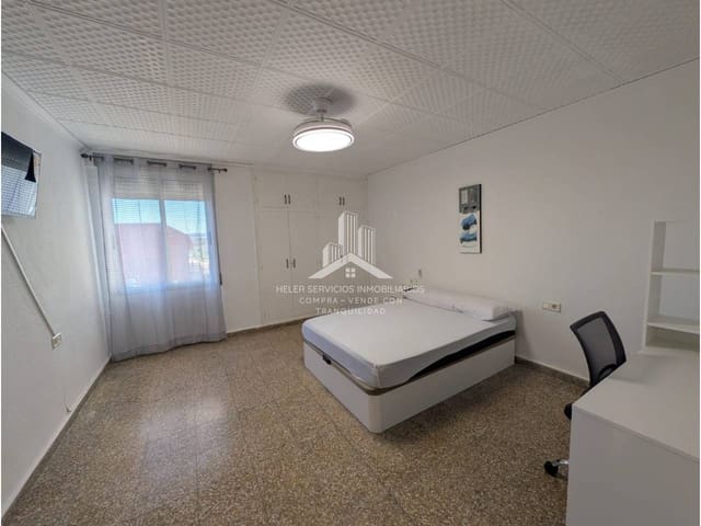 5 bedroom Apartment for rent in Nules - € 300 (Ref: 9844756)