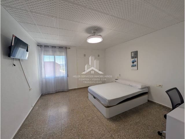 5 bedroom Apartment for rent in Nules - € 300 (Ref: 9844756)