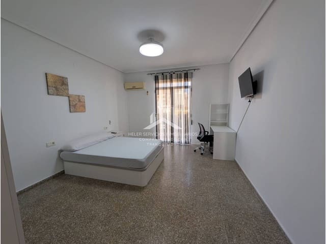 5 bedroom Apartment for rent in Nules - € 300 (Ref: 9844756)