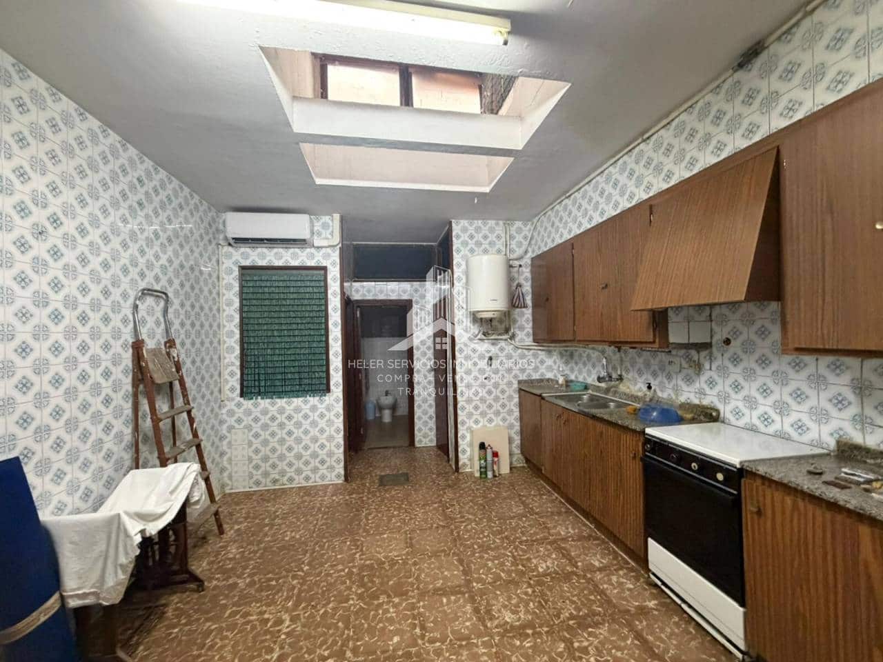 5 chambre Maison de Ville à vendre à Castello de la Plana - 185 000 € (Ref: 9889648)
