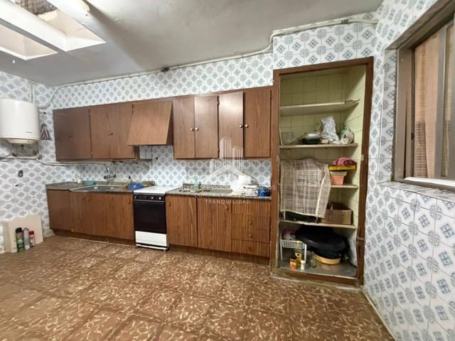 5 chambre Maison de Ville à vendre à Castelló de la Plana - 185 000 € (Ref: 9889648)