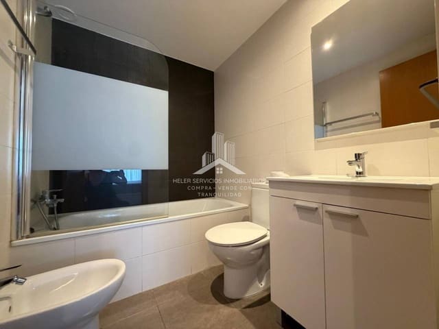 Appartement de 2 chambres à louer à Castelló de la Plana avec garage - 930 € (Ref: 9915146)