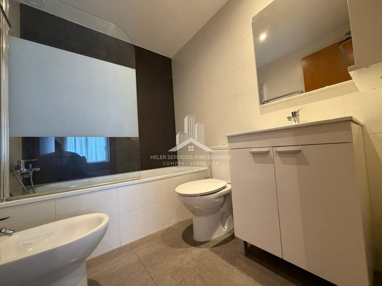 Appartement de 2 chambres à louer à Castello de la Plana avec garage - 930 € (Ref: 9915146)
