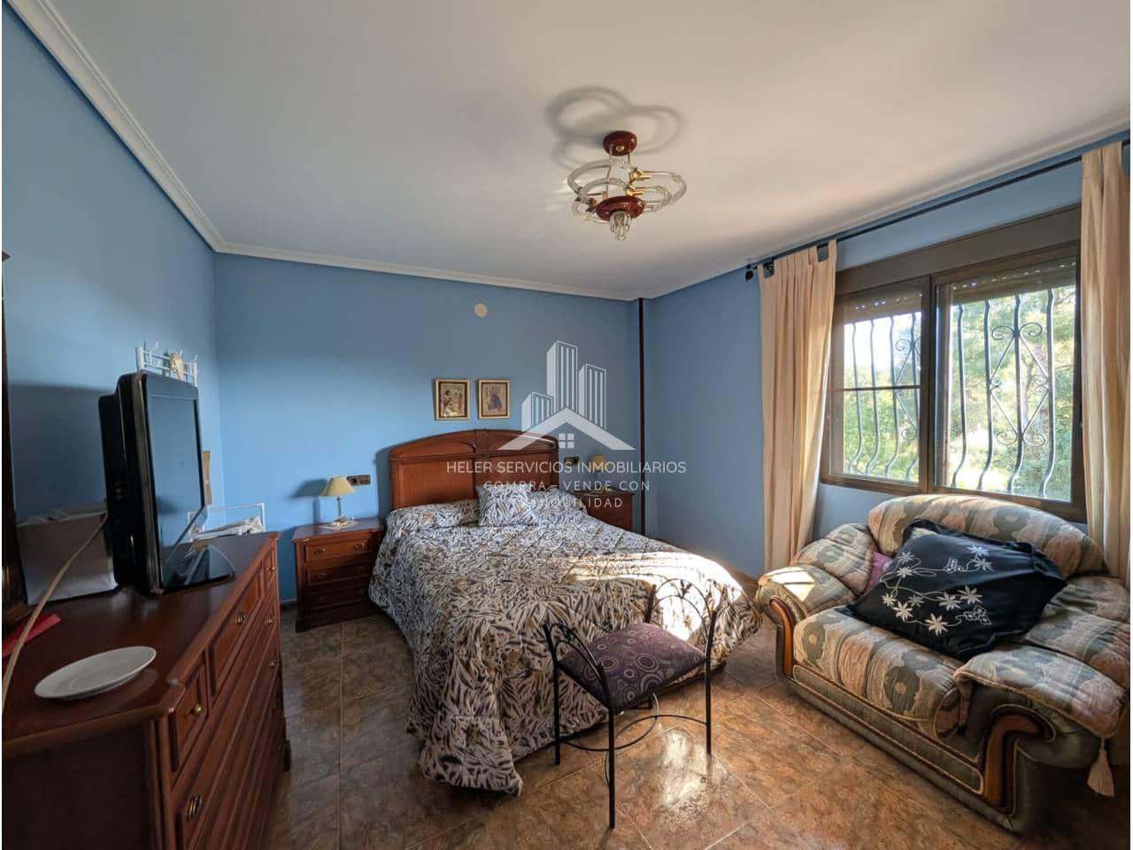 4 bedroom Villa for sale in L'Alcora with garage - € 328,000 (Ref: 9961876)