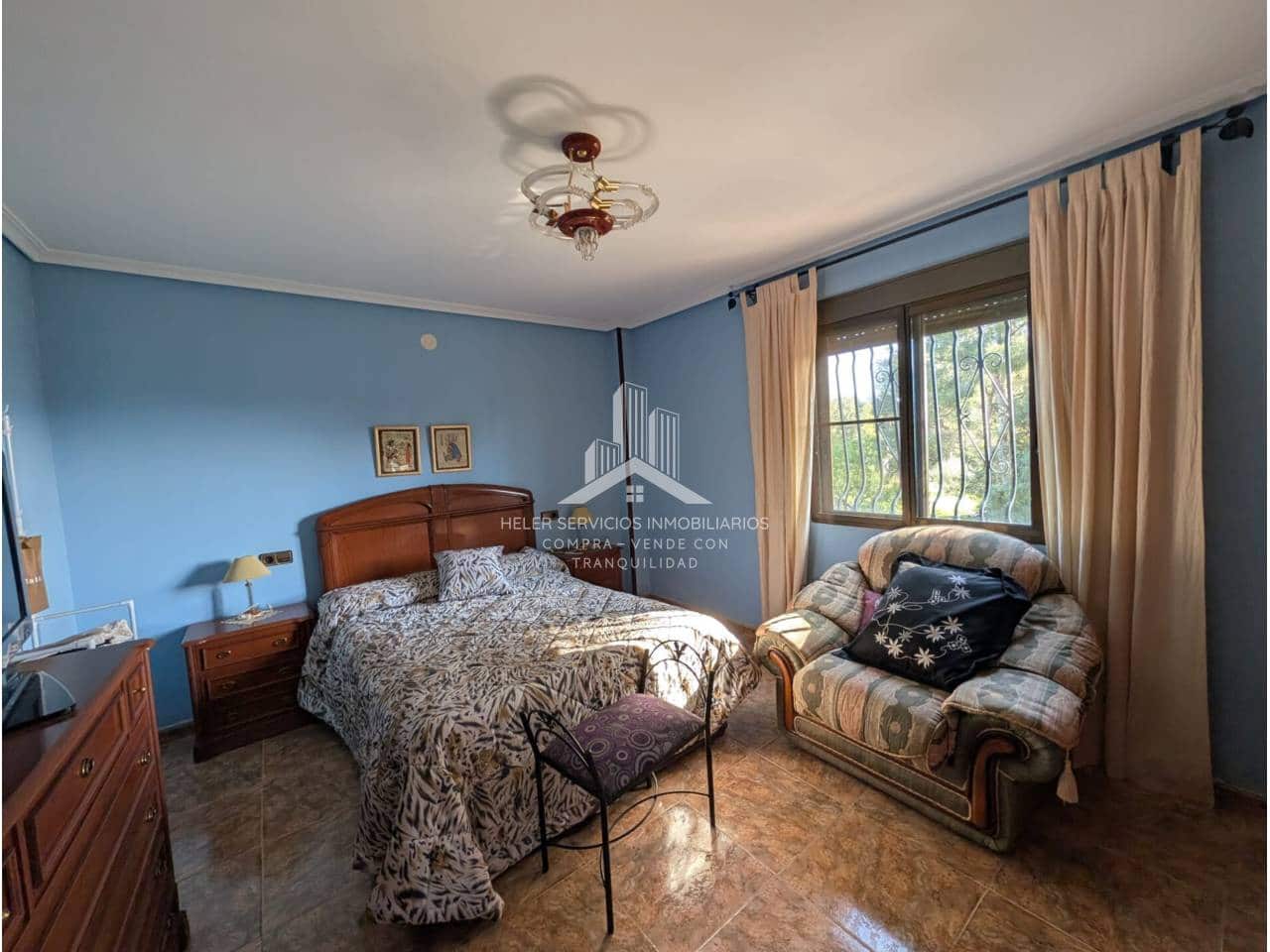 4 bedroom Villa for sale in L'Alcora with garage - € 328,000 (Ref: 9961876)