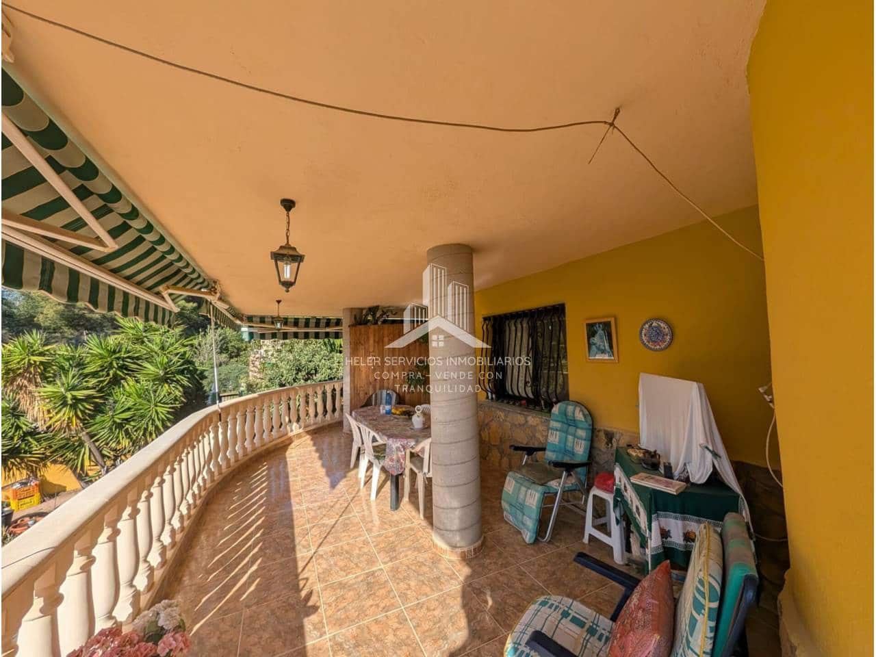 4 bedroom Villa for sale in L'Alcora with garage - € 328,000 (Ref: 9961876)
