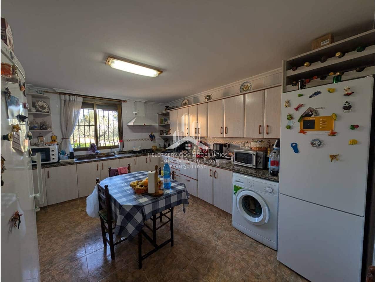4 bedroom Villa for sale in L'Alcora with garage - € 328,000 (Ref: 9961876)