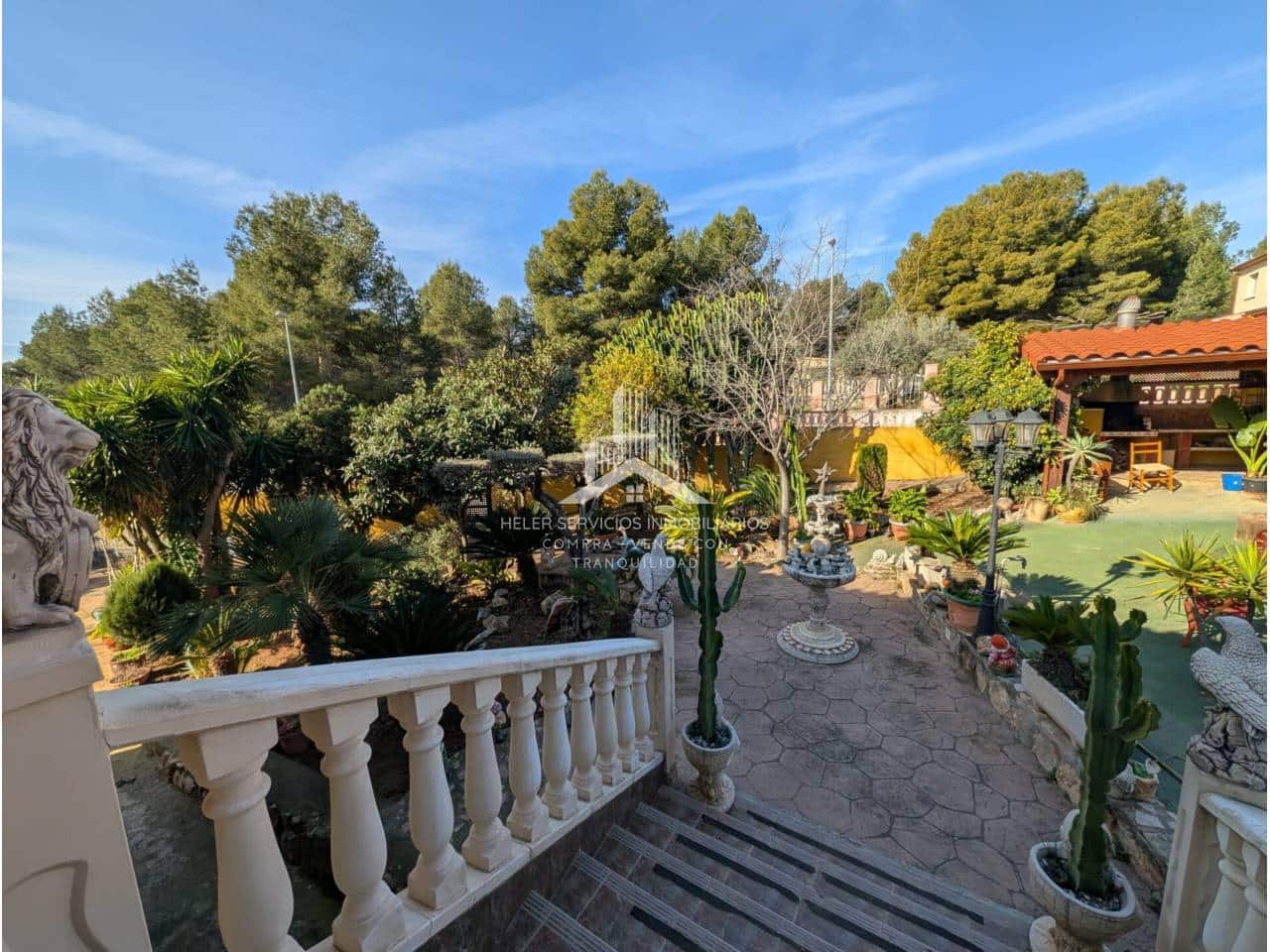 4 bedroom Villa for sale in L'Alcora with garage - € 328,000 (Ref: 9961876)