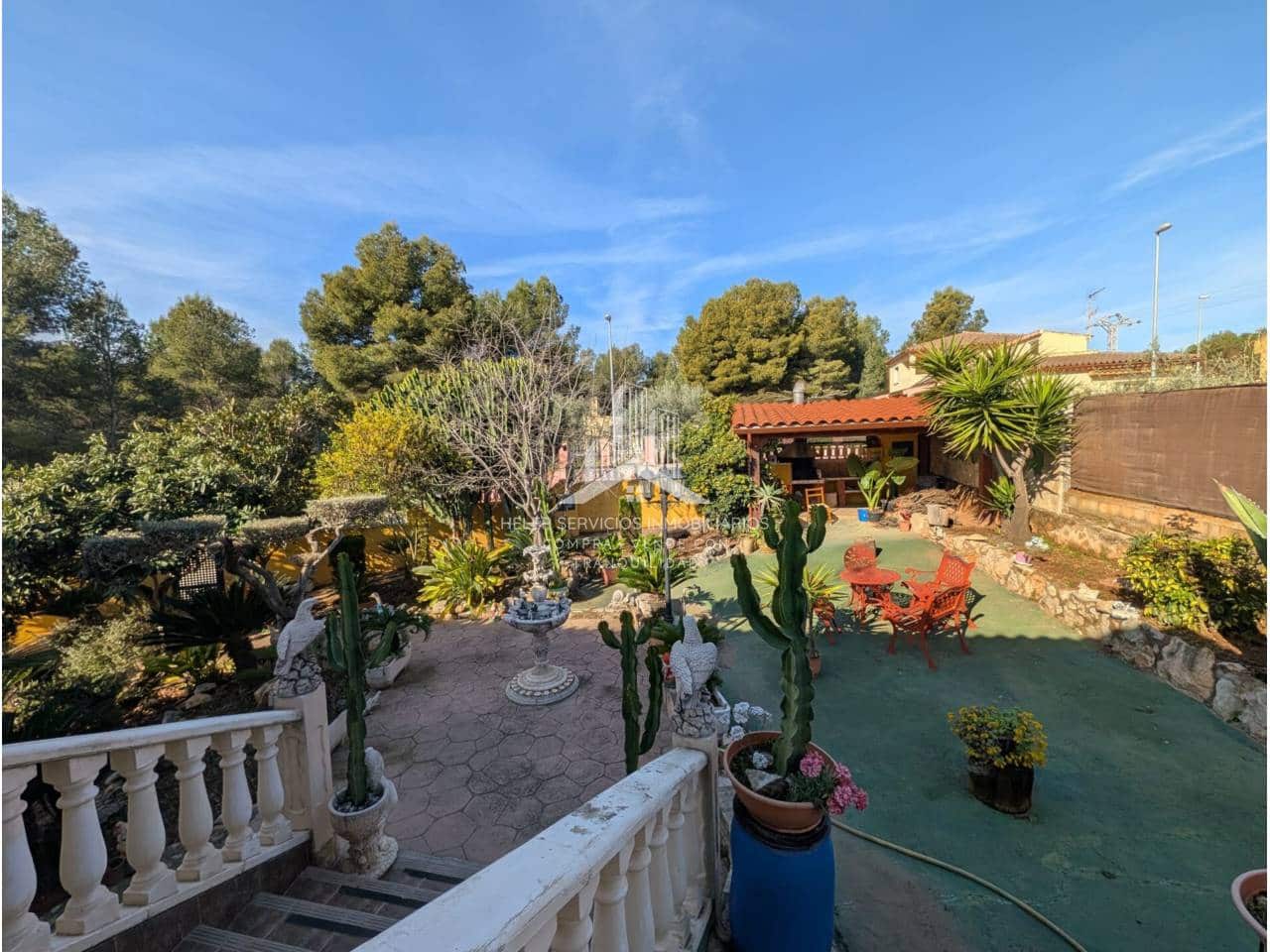 4 bedroom Villa for sale in L'Alcora with garage - € 328,000 (Ref: 9961876)