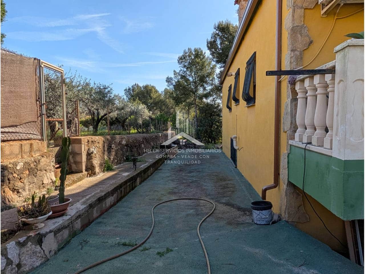 4 bedroom Villa for sale in L'Alcora with garage - € 328,000 (Ref: 9961876)