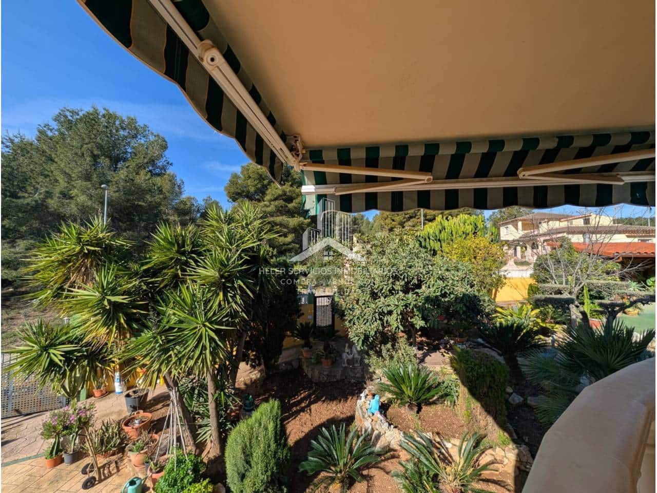 4 bedroom Villa for sale in L'Alcora with garage - € 328,000 (Ref: 9961876)
