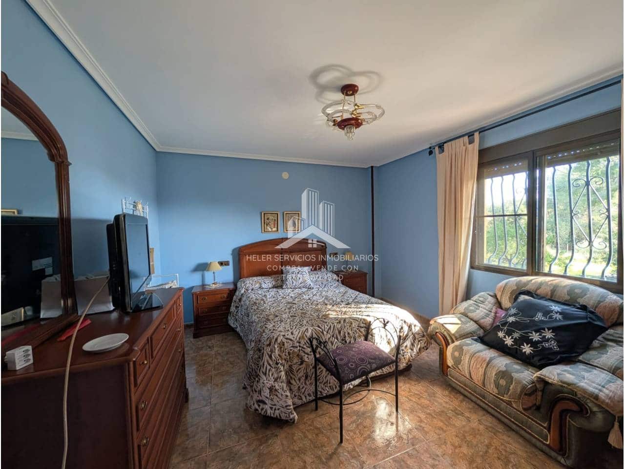 4 bedroom Villa for sale in L'Alcora with garage - € 328,000 (Ref: 9961876)