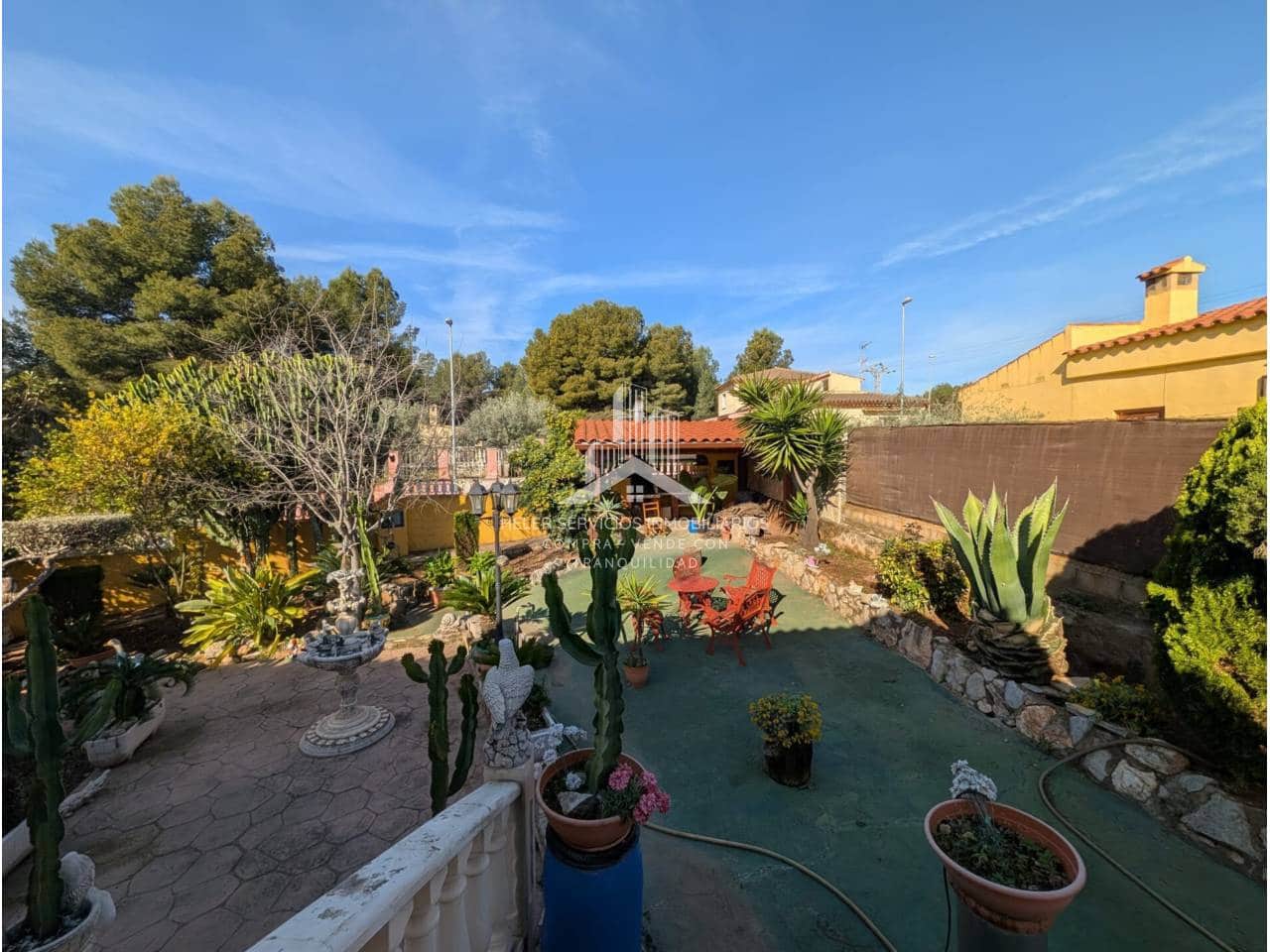4 bedroom Villa for sale in L'Alcora with garage - € 328,000 (Ref: 9961876)