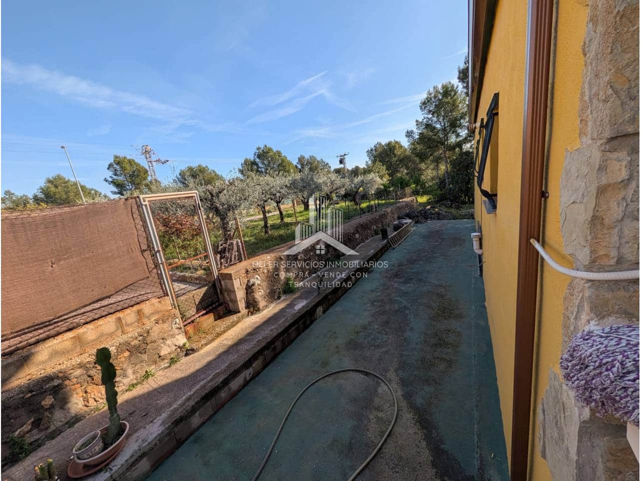 4 bedroom Villa for sale in L'Alcora with garage - € 328,000 (Ref: 9961876)