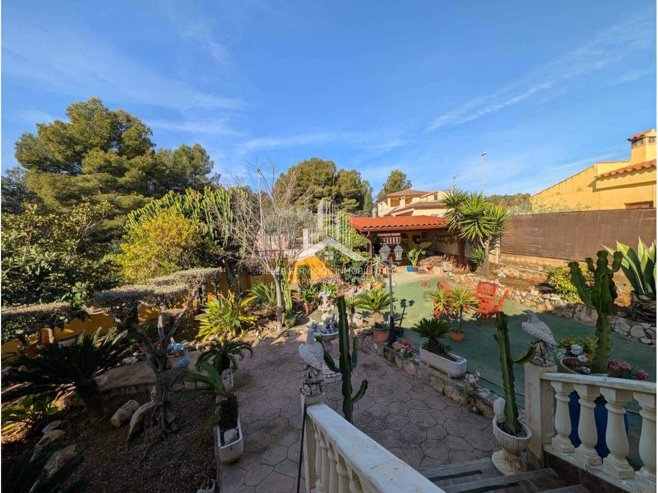 4 bedroom Villa for sale in L'Alcora with garage - € 328,000 (Ref: 9961876)