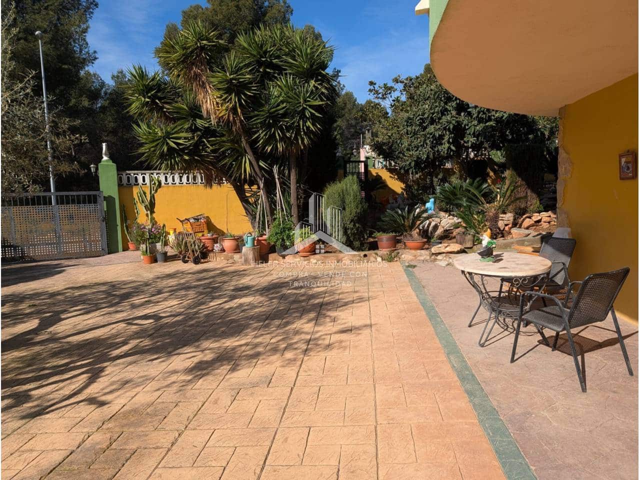 4 bedroom Villa for sale in L'Alcora with garage - € 328,000 (Ref: 9961876)