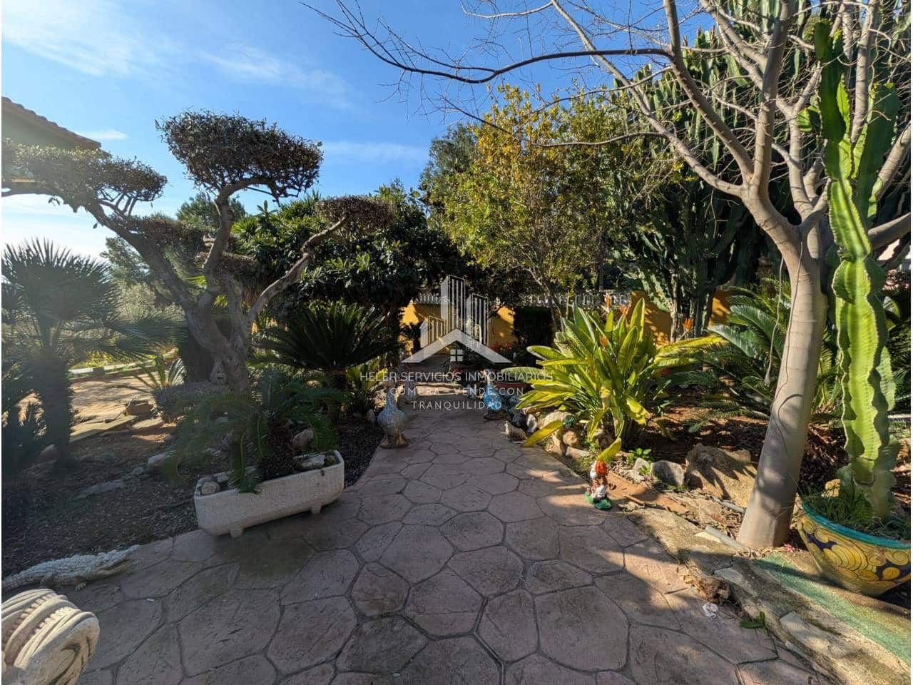 4 bedroom Villa for sale in L'Alcora with garage - € 328,000 (Ref: 9961876)