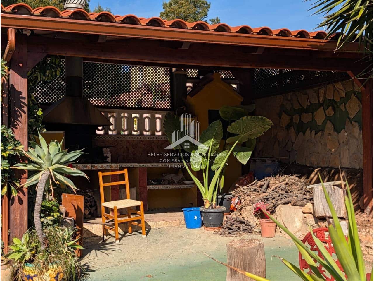 4 bedroom Villa for sale in L'Alcora with garage - € 328,000 (Ref: 9961876)