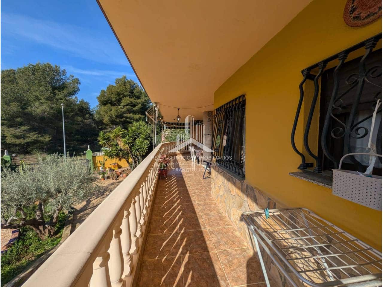 4 bedroom Villa for sale in L'Alcora with garage - € 328,000 (Ref: 9961876)