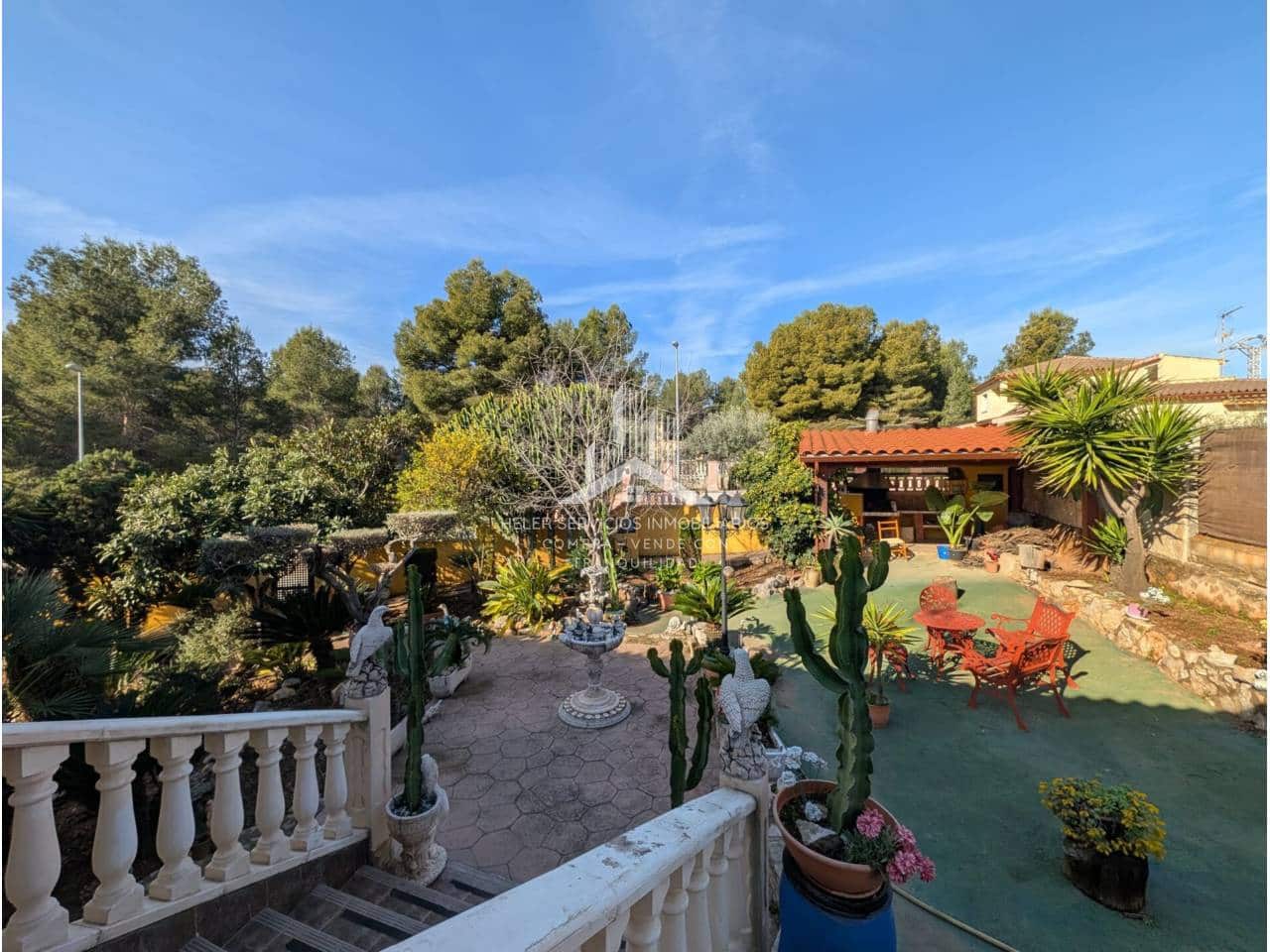 4 bedroom Villa for sale in L'Alcora with garage - € 328,000 (Ref: 9961876)