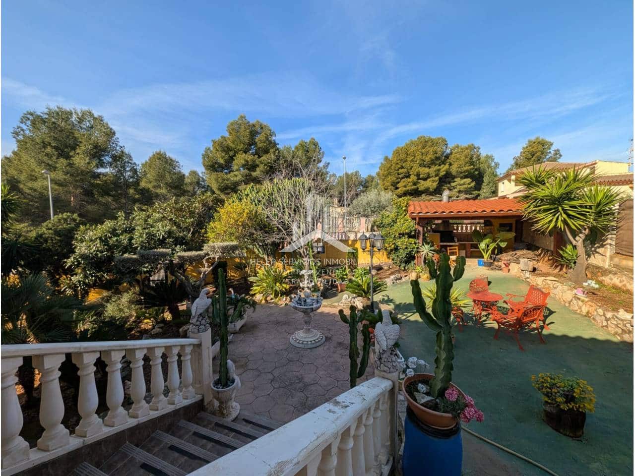 4 bedroom Villa for sale in L'Alcora with garage - € 328,000 (Ref: 9961876)