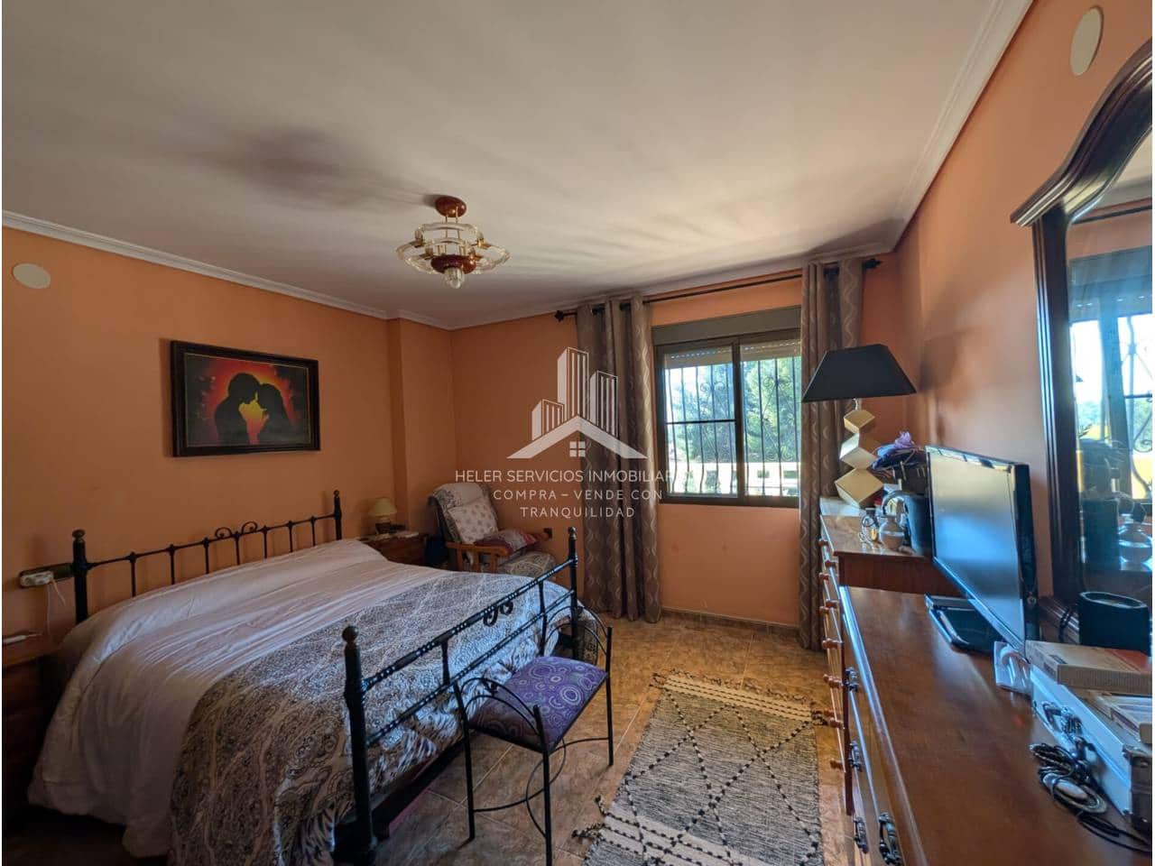 4 bedroom Villa for sale in L'Alcora with garage - € 328,000 (Ref: 9961876)