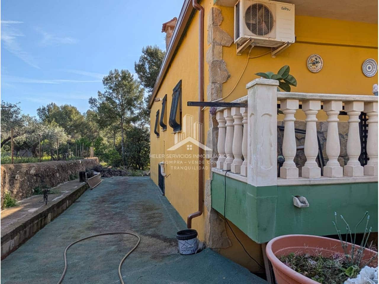 4 bedroom Villa for sale in L'Alcora with garage - € 328,000 (Ref: 9961876)
