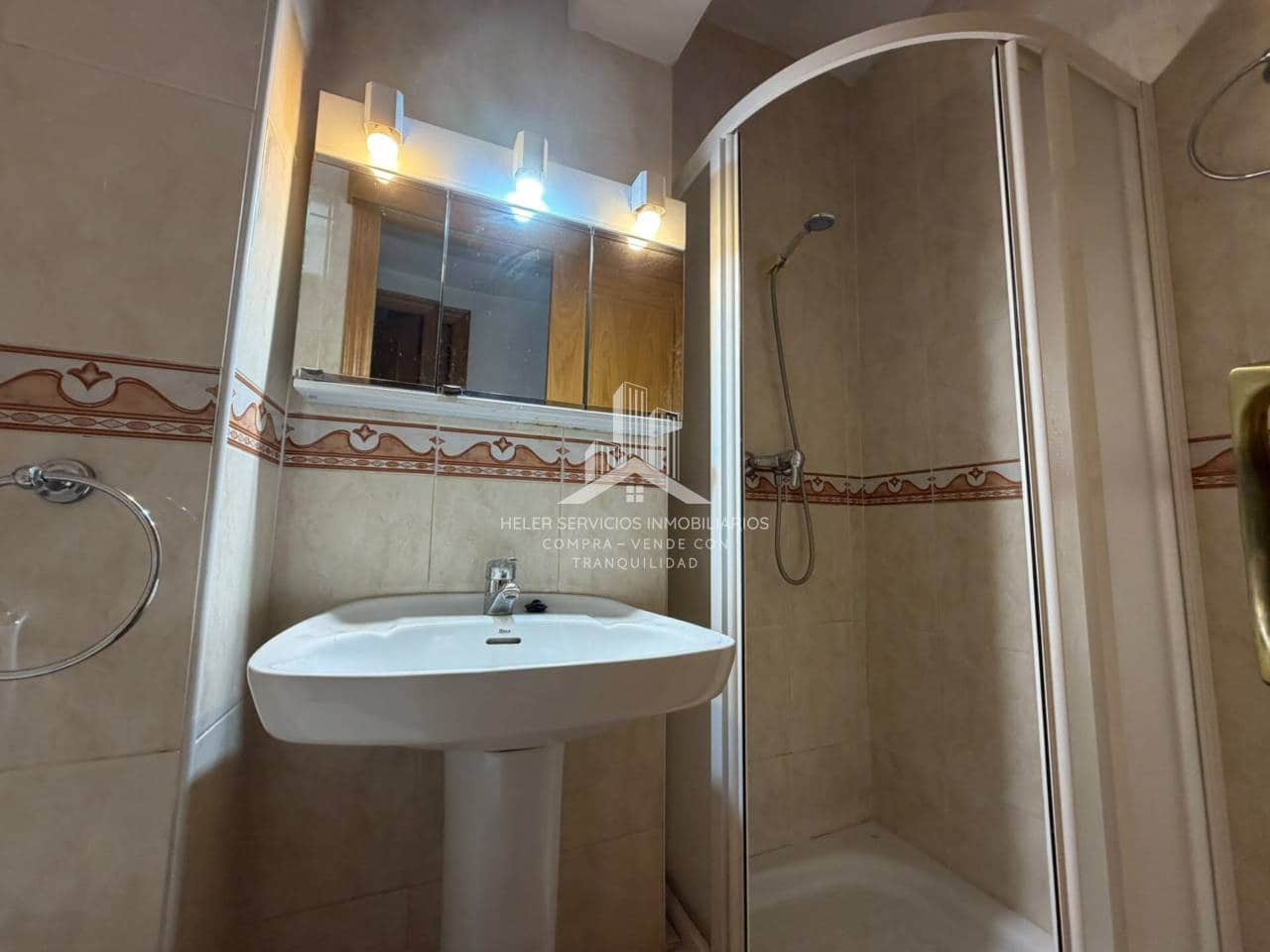 3 soveværelse Lejlighed til leje i Castello de la Plana - € 700 (Ref: 9974553)