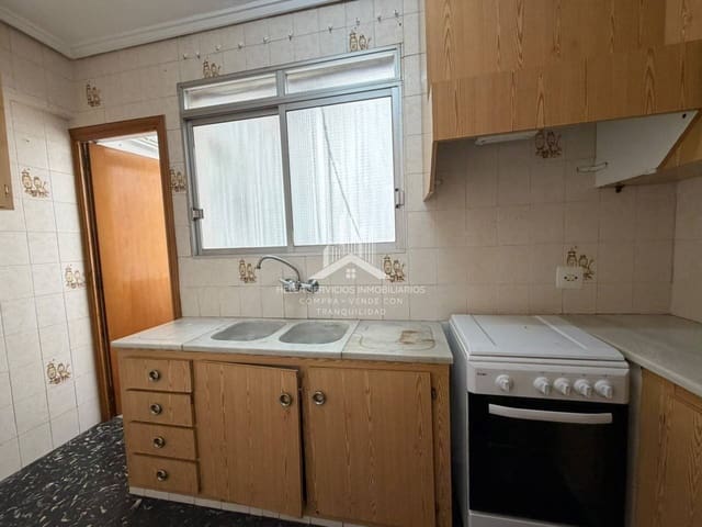 3 soveværelse Lejlighed til leje i Castelló de la Plana - € 700 (Ref: 9974553)
