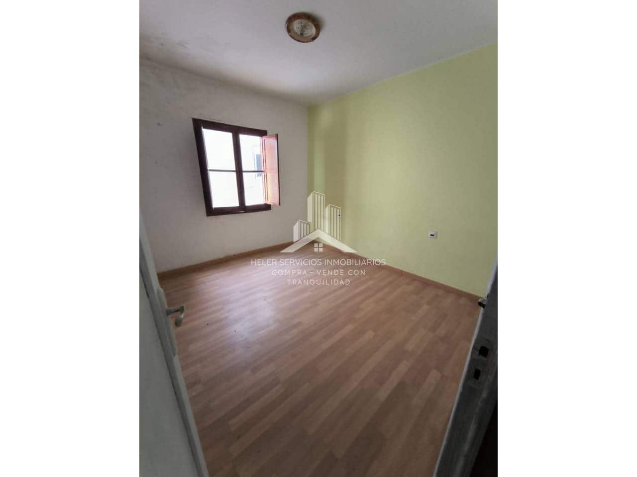 Piso de 3 habitaciones en Castelló de la Plana en venta - 105.000 € (Ref: 9976693)