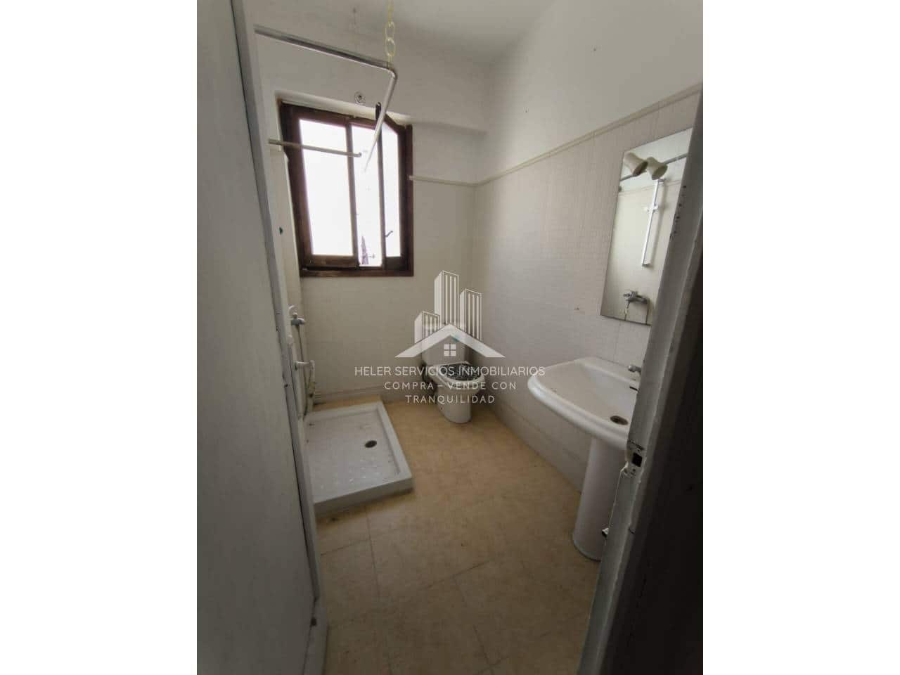Piso de 3 habitaciones en Castelló de la Plana en venta - 105.000 € (Ref: 9976693)